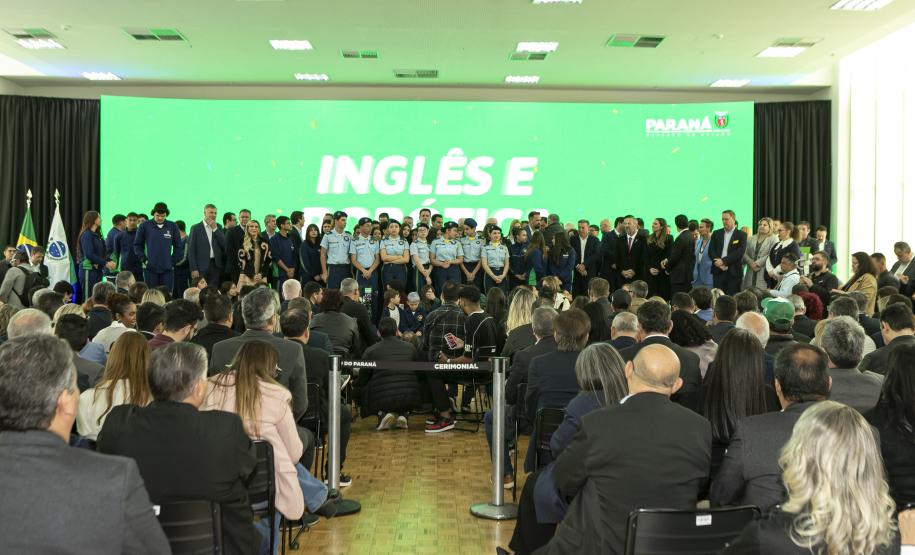 Estado apoiará municípios na implementação de inglês e robótica no Ensino Fundamental I