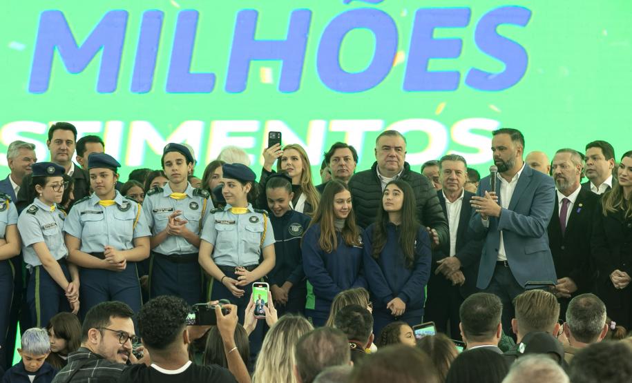 Estado apoiará municípios na implementação de inglês e robótica no Ensino Fundamental I