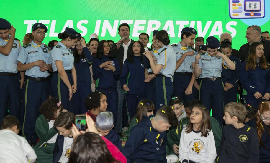 Estado apoiará municípios na implementação de inglês e robótica no Ensino Fundamental I