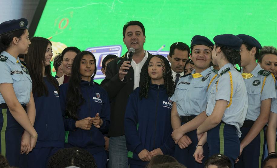 Estado apoiará municípios na implementação de inglês e robótica no Ensino Fundamental I