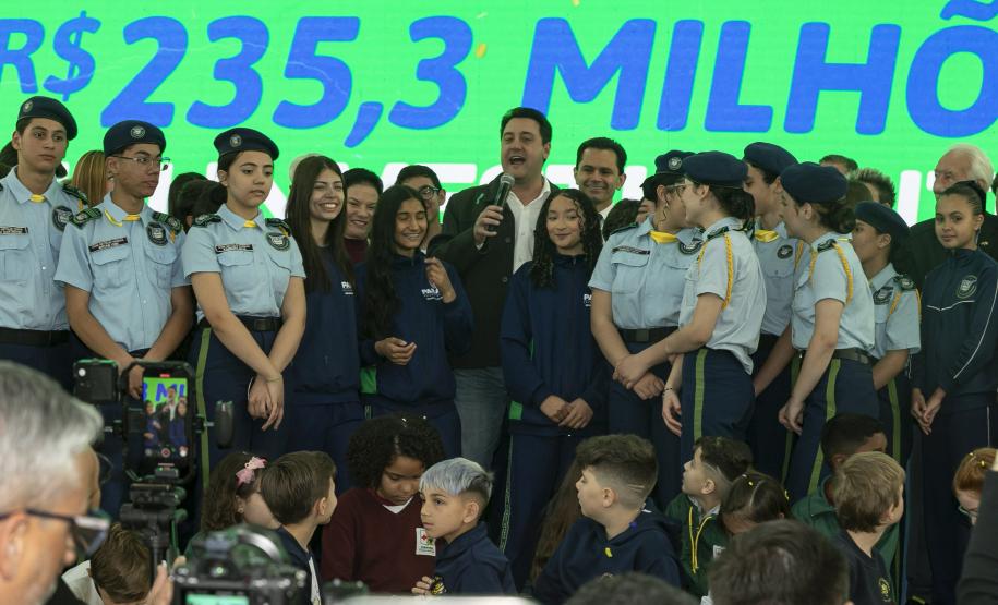 Estado apoiará municípios na implementação de inglês e robótica no Ensino Fundamental I