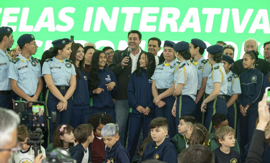 Estado apoiará municípios na implementação de inglês e robótica no Ensino Fundamental I