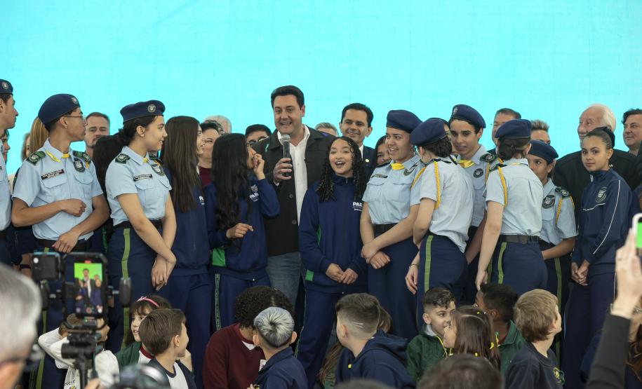 Estado apoiará municípios na implementação de inglês e robótica no Ensino Fundamental I