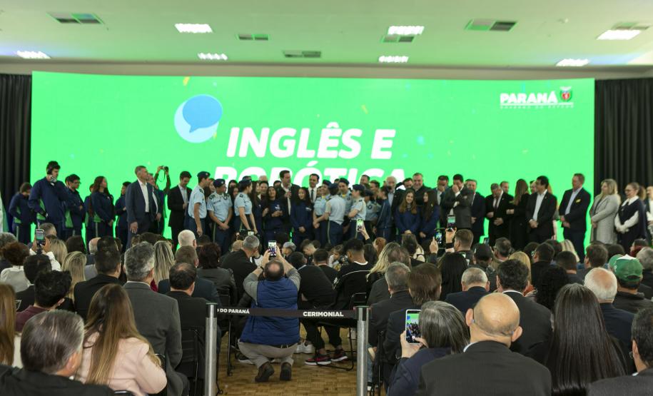 Estado apoiará municípios na implementação de inglês e robótica no Ensino Fundamental I