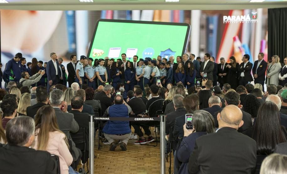 Estado apoiará municípios na implementação de inglês e robótica no Ensino Fundamental I