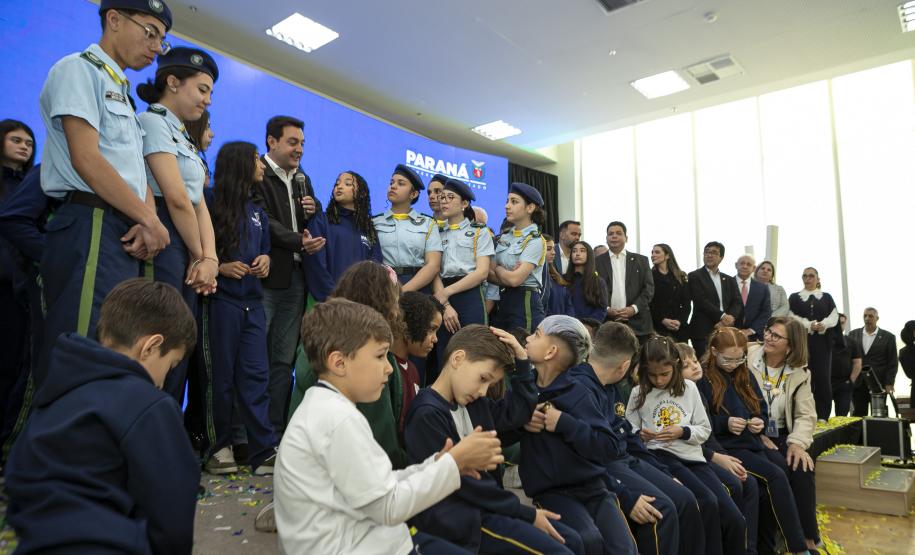 Estado apoiará municípios na implementação de inglês e robótica no Ensino Fundamental I