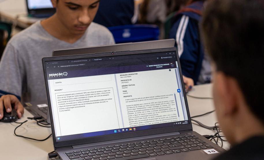 Com IA, rede estadual intensifica preparação de alunos para o Enem com o Redação Paraná