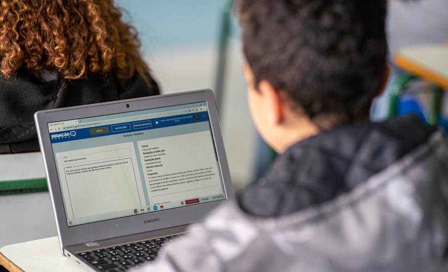 Com IA, rede estadual intensifica preparação de alunos para o Enem com o Redação Paraná