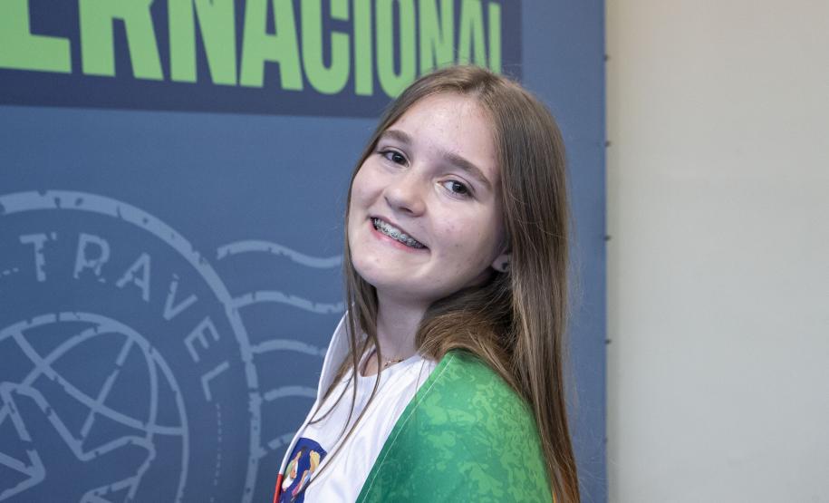 Lara Tonetto, aluna do Colégio Estadual Rocha Pombo, em Capanema.