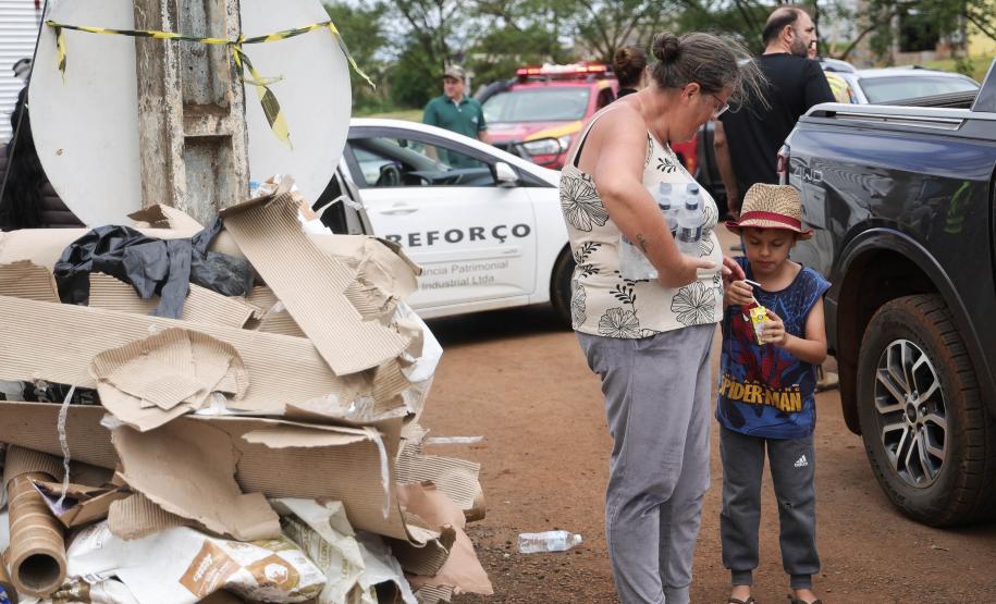 Em Rio Bonito do Iguaçu, Ratinho Junior anuncia força-tarefa para reconstrução das casas