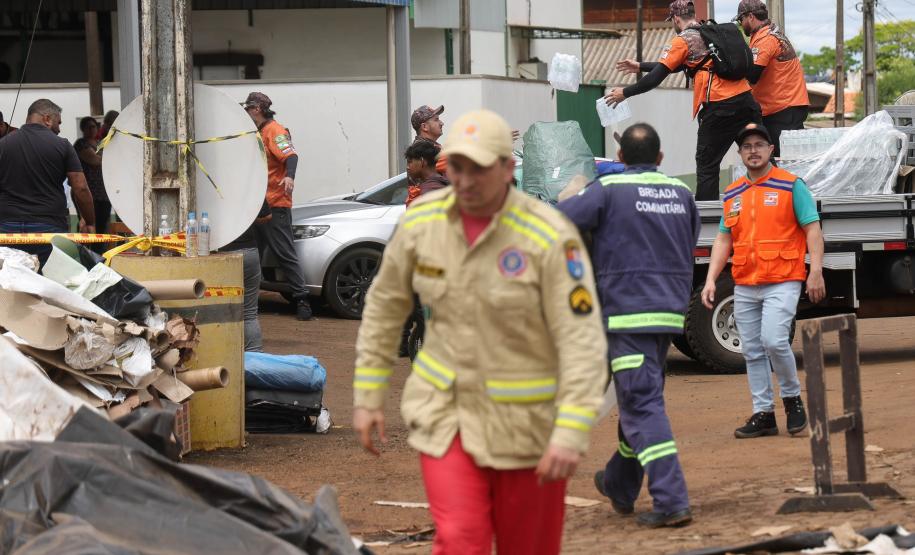 Em Rio Bonito do Iguaçu, Ratinho Junior anuncia força-tarefa para reconstrução das casas
