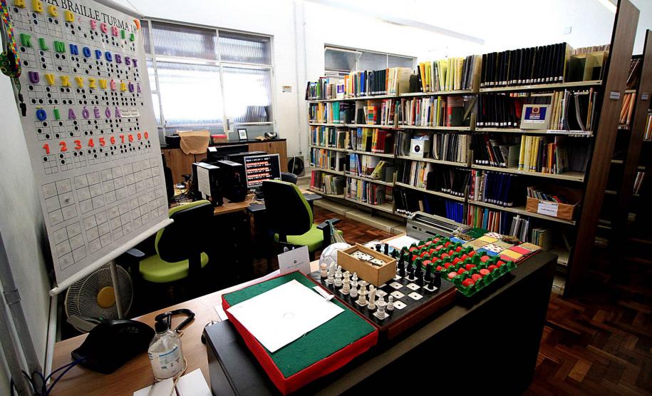 Agenda cultural tem musical do Djavan, Mozart no MON e duas novas exposições nos museus