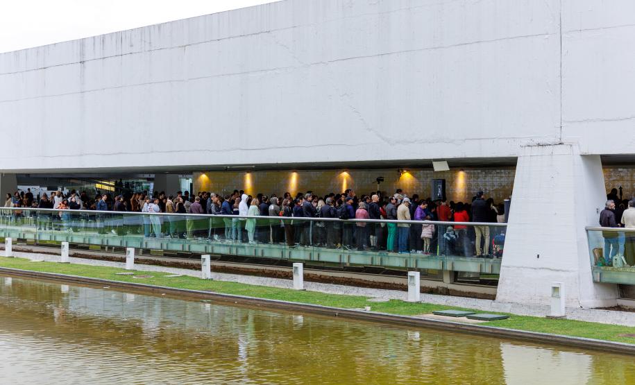 Agenda cultural tem musical do Djavan, Mozart no MON e duas novas exposições nos museus