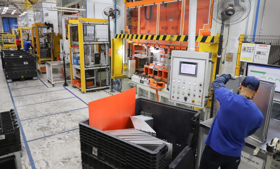 Paraná registra 3º maior saldo de empregos do Brasil de janeiro a outubro de 2025