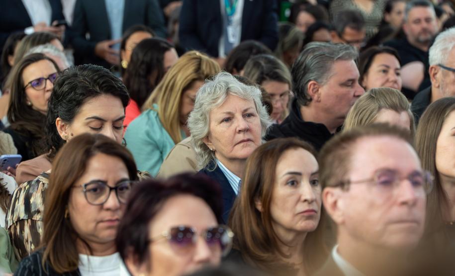Estado lança programa Paraná Amigo da Pessoa Idosa e oficializa Bolsa Cuidador