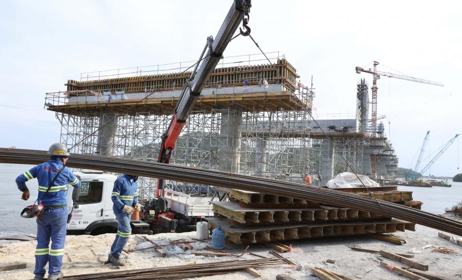 Ponte de Guaratuba chega a 80% de execução e obras seguem em ritmo acelerado