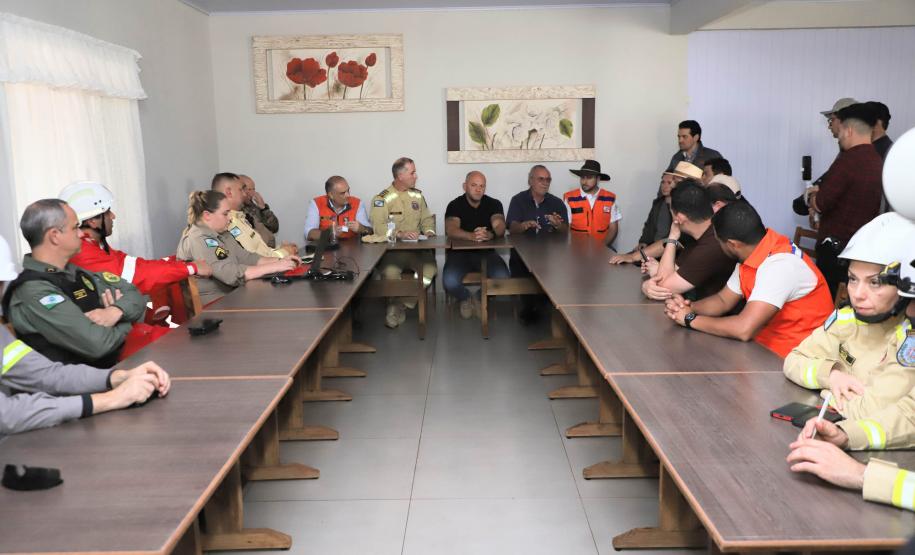 Em Rio Bonito do Iguaçu, Ratinho Junior anuncia força-tarefa para reconstrução das casas