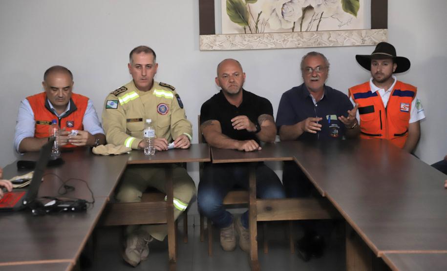 Em Rio Bonito do Iguaçu, Ratinho Junior anuncia força-tarefa para reconstrução das casas