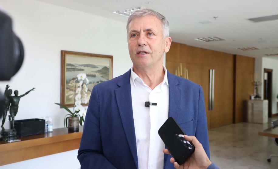 Estado vai pagar 13º salário integral no dia 5 de dezembro, anuncia governador