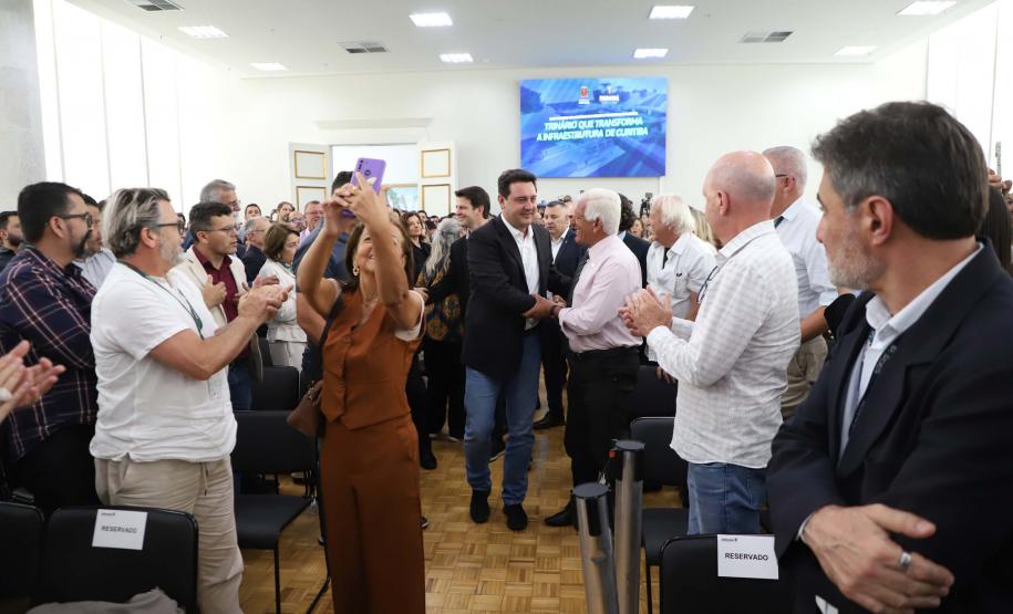 Estado e Prefeitura de Curitiba firmam convênios de R$ 181 milhões para trinário e Escola de Circo