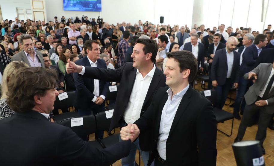 Estado e Prefeitura de Curitiba firmam convênios de R$ 181 milhões para trinário e Escola de Circo