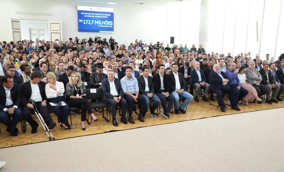 Estado e Prefeitura de Curitiba firmam convênios de R$ 181 milhões para trinário e Escola de Circo