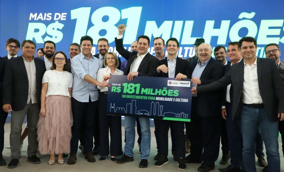 Estado e Prefeitura de Curitiba firmam convênios de R$ 181 milhões para trinário e Escola de Circo