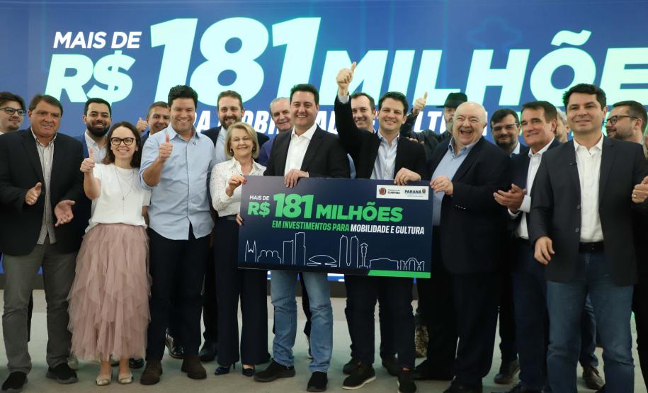 Estado e Prefeitura de Curitiba firmam convênios de R$ 181 milhões para trinário e Escola de Circo