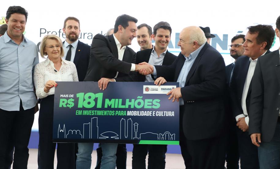 Estado e Prefeitura de Curitiba firmam convênios de R$ 181 milhões para trinário e Escola de Circo