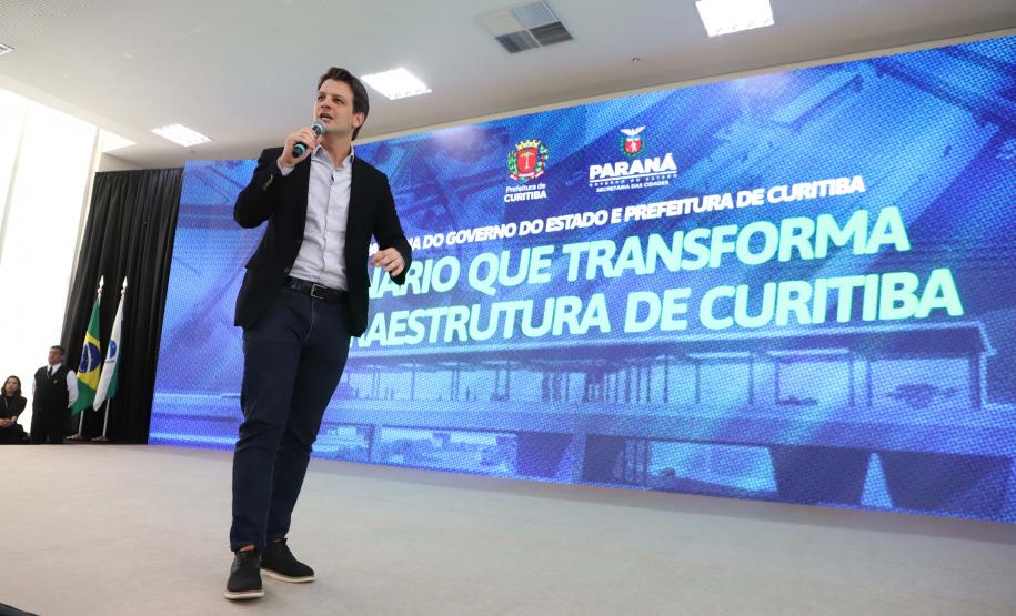 Estado e Prefeitura de Curitiba firmam convênios de R$ 181 milhões para trinário e Escola de Circo