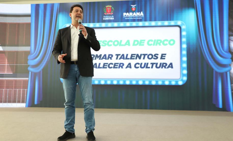 Estado e Prefeitura de Curitiba firmam convênios de R$ 181 milhões para trinário e Escola de Circo