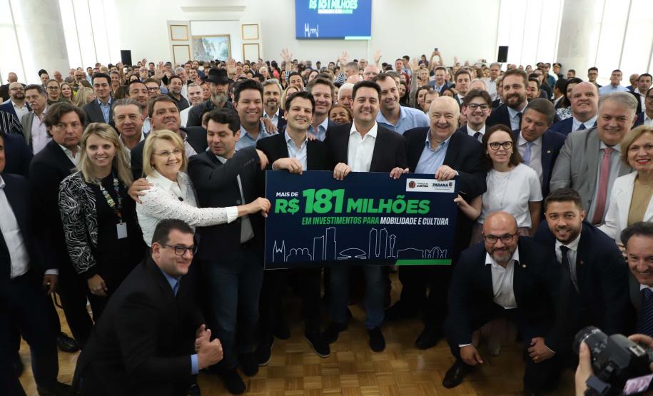 Estado e Prefeitura de Curitiba firmam convênios de R$ 181 milhões para trinário e Escola de Circo