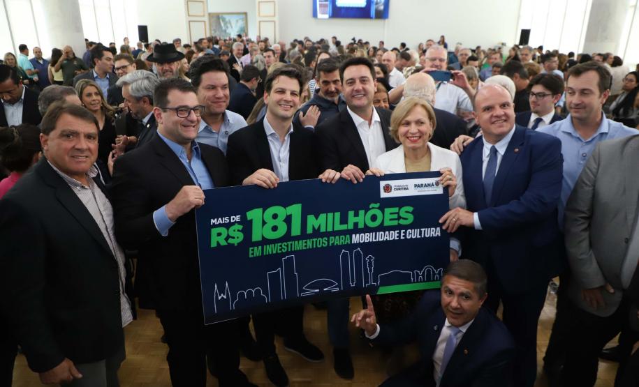 Estado e Prefeitura de Curitiba firmam convênios de R$ 181 milhões para trinário e Escola de Circo
