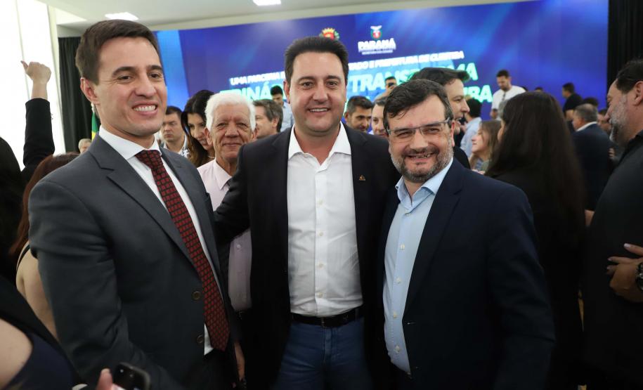 Estado e Prefeitura de Curitiba firmam convênios de R$ 181 milhões para trinário e Escola de Circo