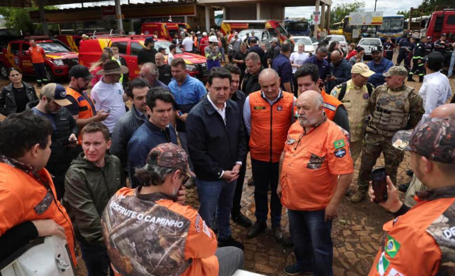 Em Rio Bonito do Iguaçu, Ratinho Junior anuncia força-tarefa para reconstrução das casas
