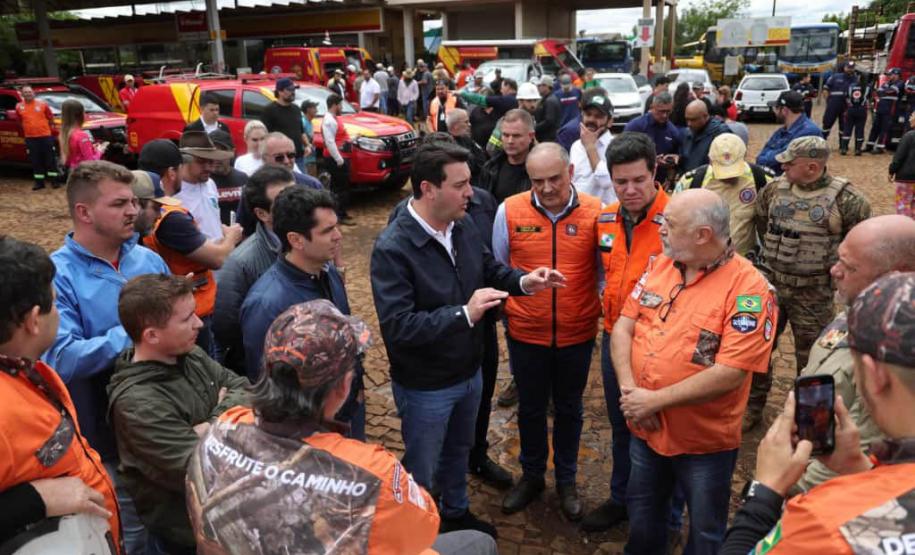 Em Rio Bonito do Iguaçu, Ratinho Junior anuncia força-tarefa para reconstrução das casas