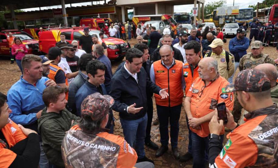 Em Rio Bonito do Iguaçu, Ratinho Junior anuncia força-tarefa para reconstrução das casas