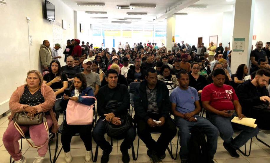 Mutirão de Empregos reúne mais de 20 empresas e oferece mais de mil vagas em Curitiba