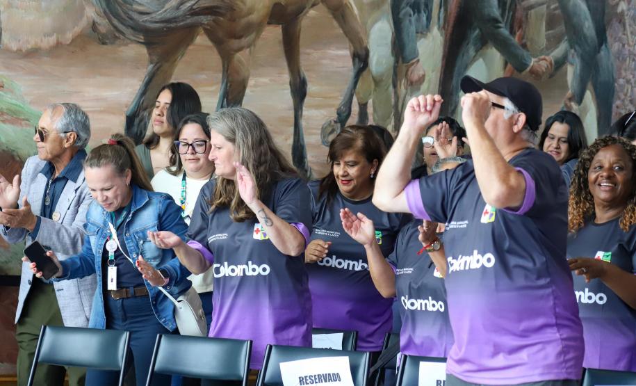 Estado lança programa Paraná Amigo da Pessoa Idosa e oficializa Bolsa Cuidador