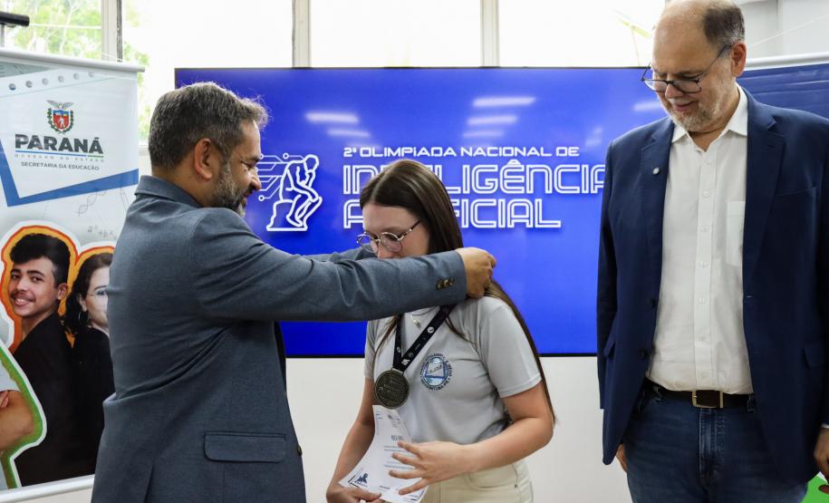 Alunos do Paraná recebem 65 medalhas da Olimpíada Nacional de Inteligência Artificial