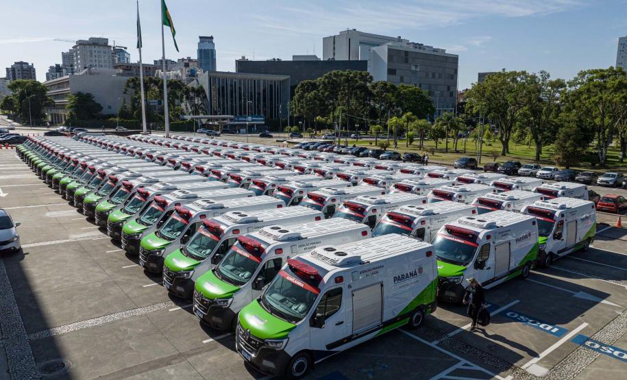 Governador entrega 150 ambulâncias com UTIs para todas as regiões do Paraná