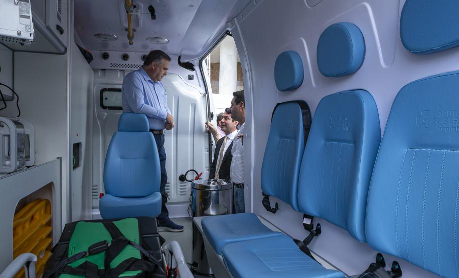 Governador entrega 150 ambulâncias com UTIs para todas as regiões do Paraná