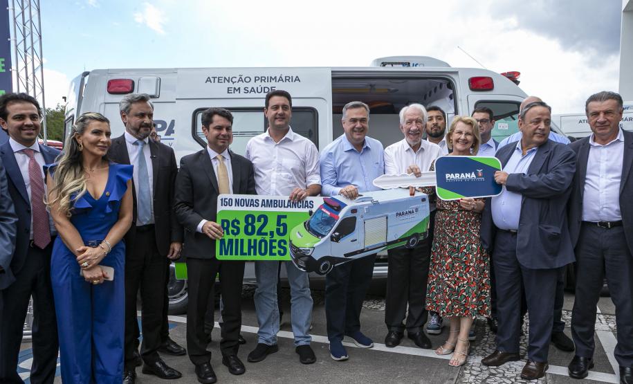 Governador entrega 150 ambulâncias com UTIs para todas as regiões do Paraná