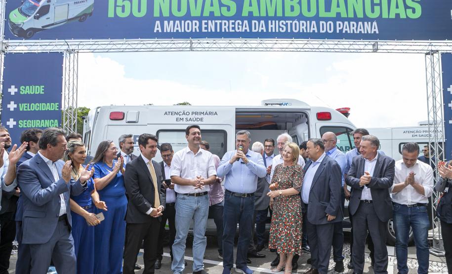Governador entrega 150 ambulâncias com UTIs para todas as regiões do Paraná