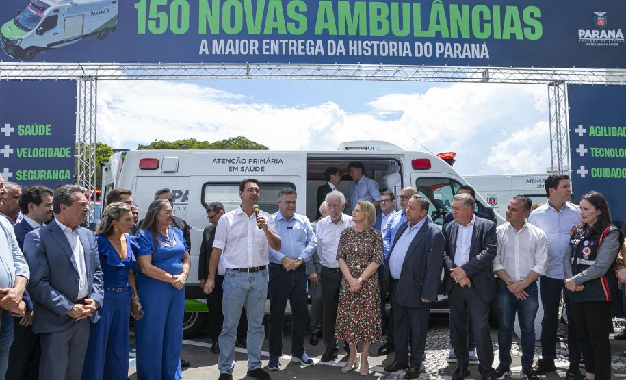 Governador entrega 150 ambulâncias com UTIs para todas as regiões do Paraná