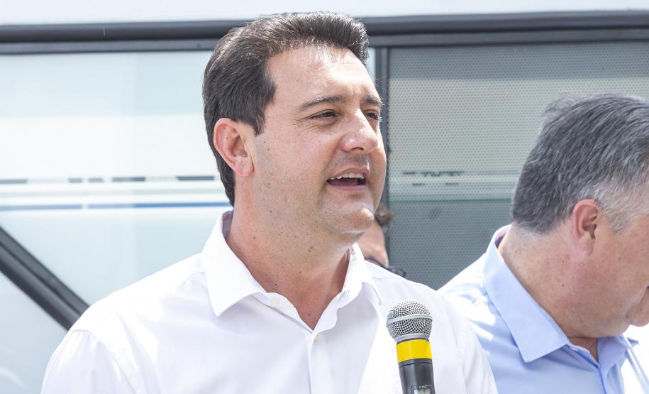 Governador entrega 150 ambulâncias com UTIs para todas as regiões do Paraná