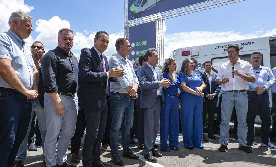 Governador entrega 150 ambulâncias com UTIs para todas as regiões do Paraná