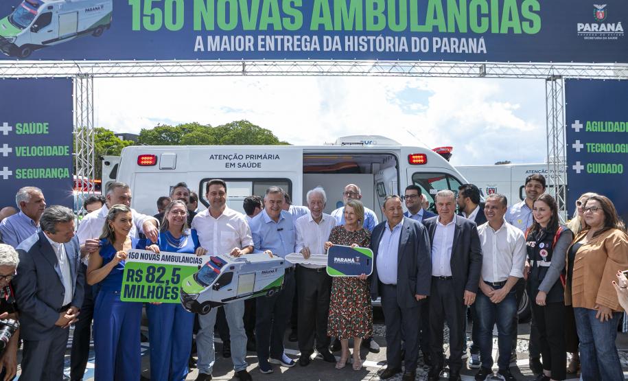 Governador entrega 150 ambulâncias com UTIs para todas as regiões do Paraná