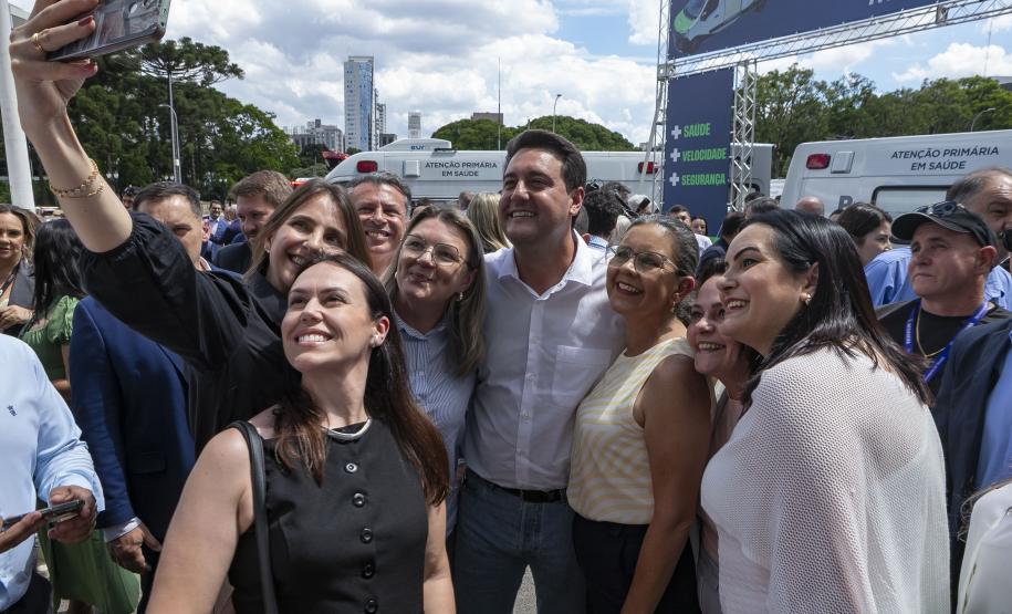 Governador entrega 150 ambulâncias com UTIs para todas as regiões do Paraná