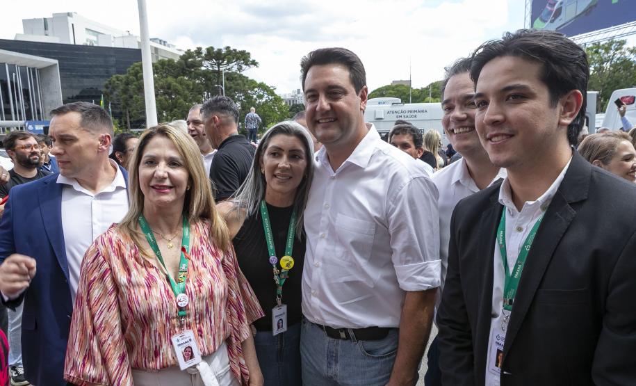 Governador entrega 150 ambulâncias com UTIs para todas as regiões do Paraná